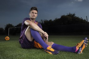 曼城冲冠压力爆棚！英媒：这赛季他们输不起，曼城最精彩的比赛